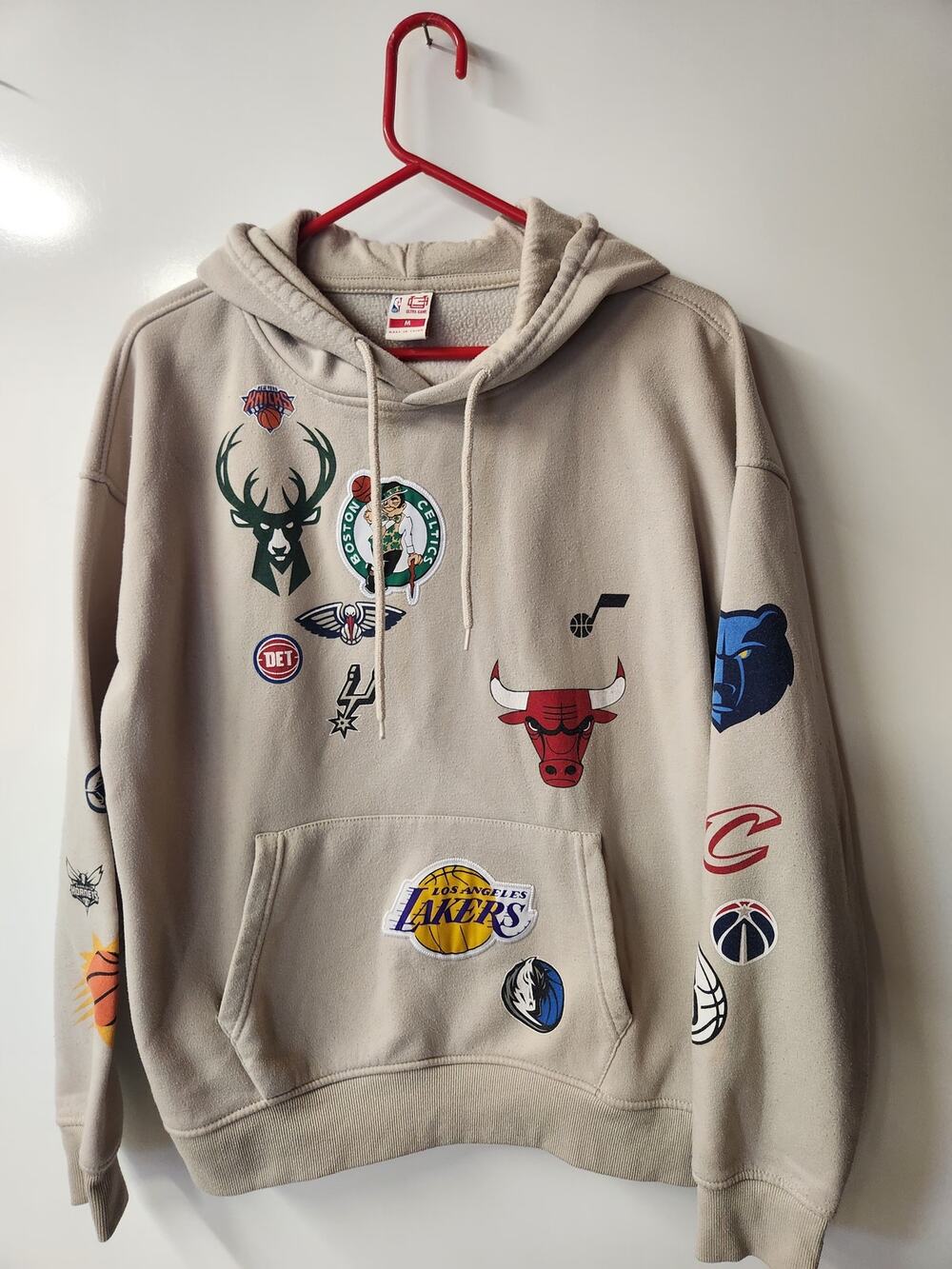 Ultra Game NBA Multi Team Logo Pullover Hoodie Sz M beige color all over logos